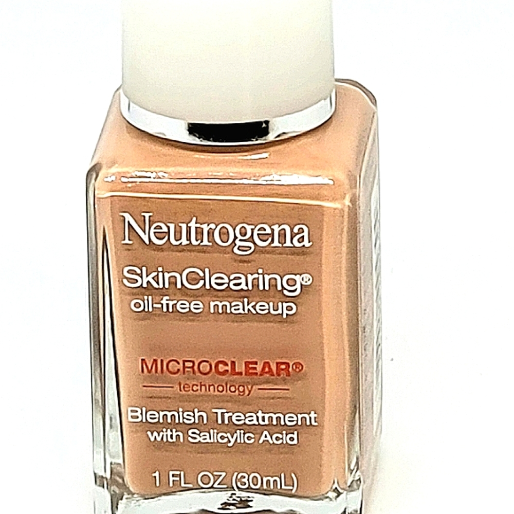 NWOT Tan Neutrogena Skin oil free Makeup microclear expires 2018